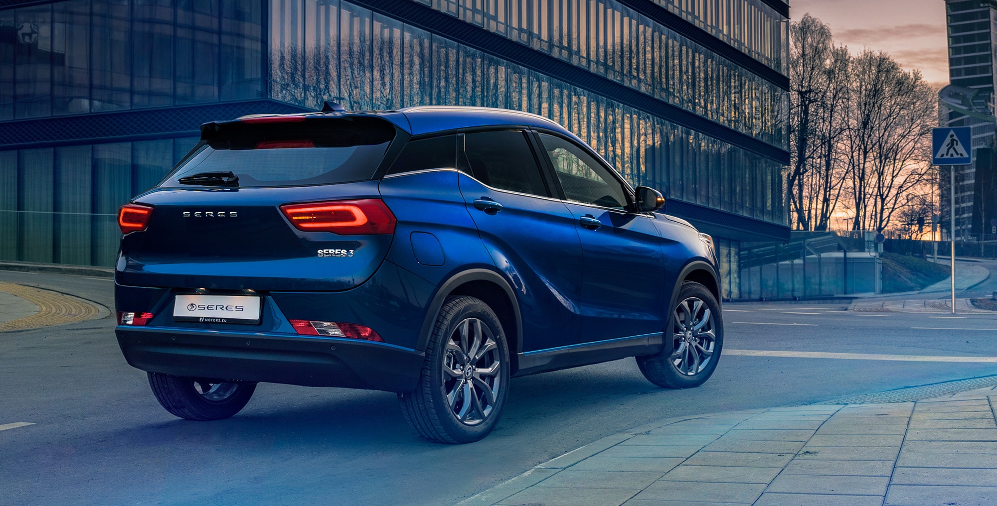 El Seres 3 muestra su elegancia con líneas fluidas y detalles llamativos.