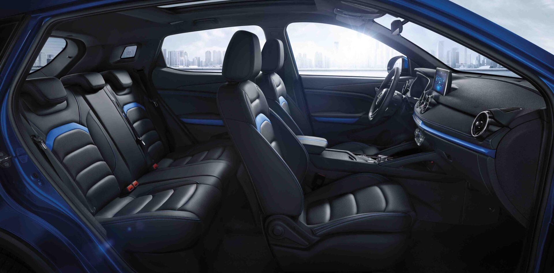 Interior del Seres 3 con asientos cómodos y diseño ergonómico.