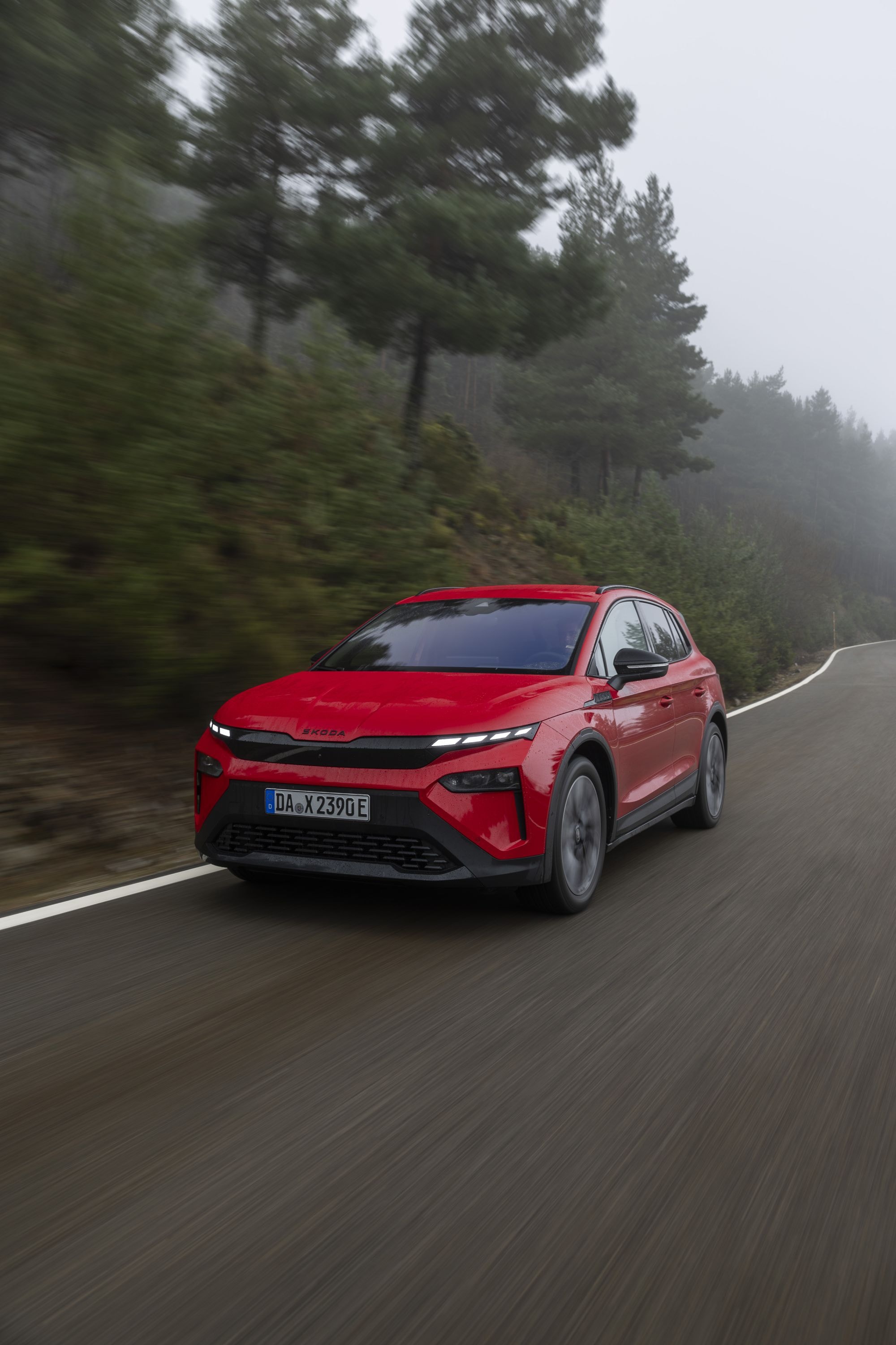 Vista del diseño trasero del Skoda Elroq, resaltando sus líneas modernas.