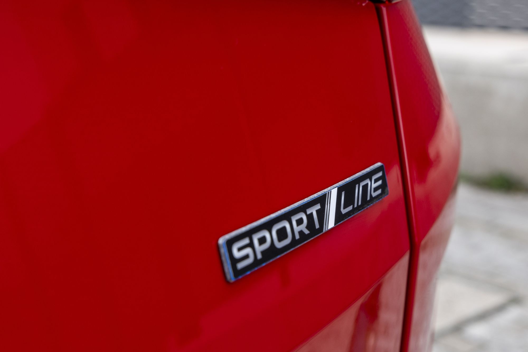 Los Skoda Elroq avanzando en carretera, mostrando su potencia.