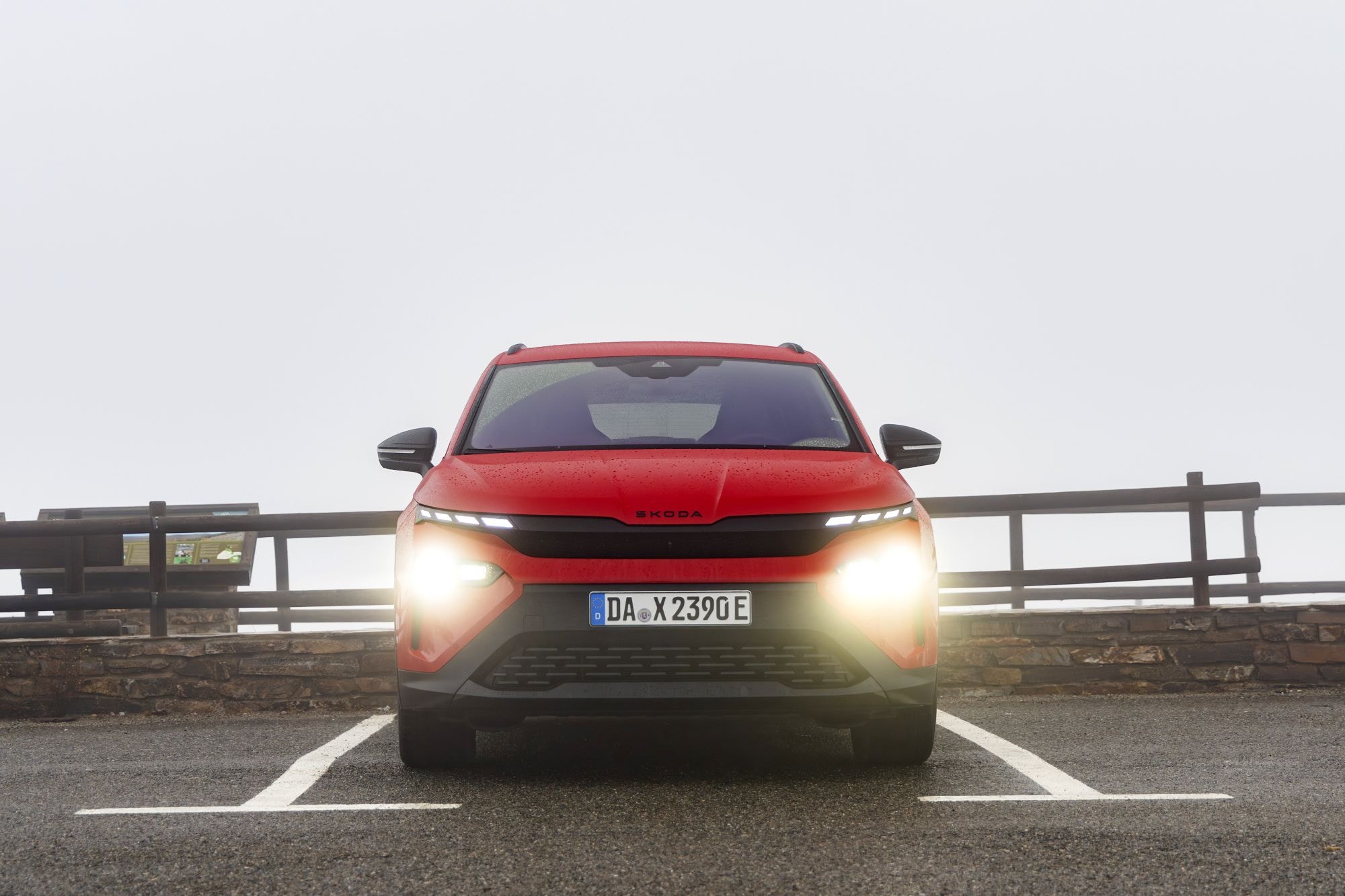 Vista cercana de la parte trasera del Skoda Elroq.