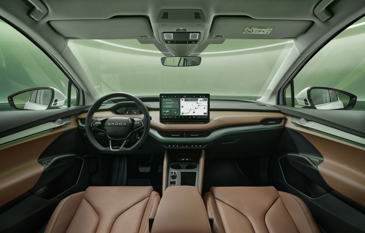 Tablero del Enyaq iV Coupé en un elegante acabado oscuro. Tablero del Enyaq iV Coupé en un elegante acabado oscuro.