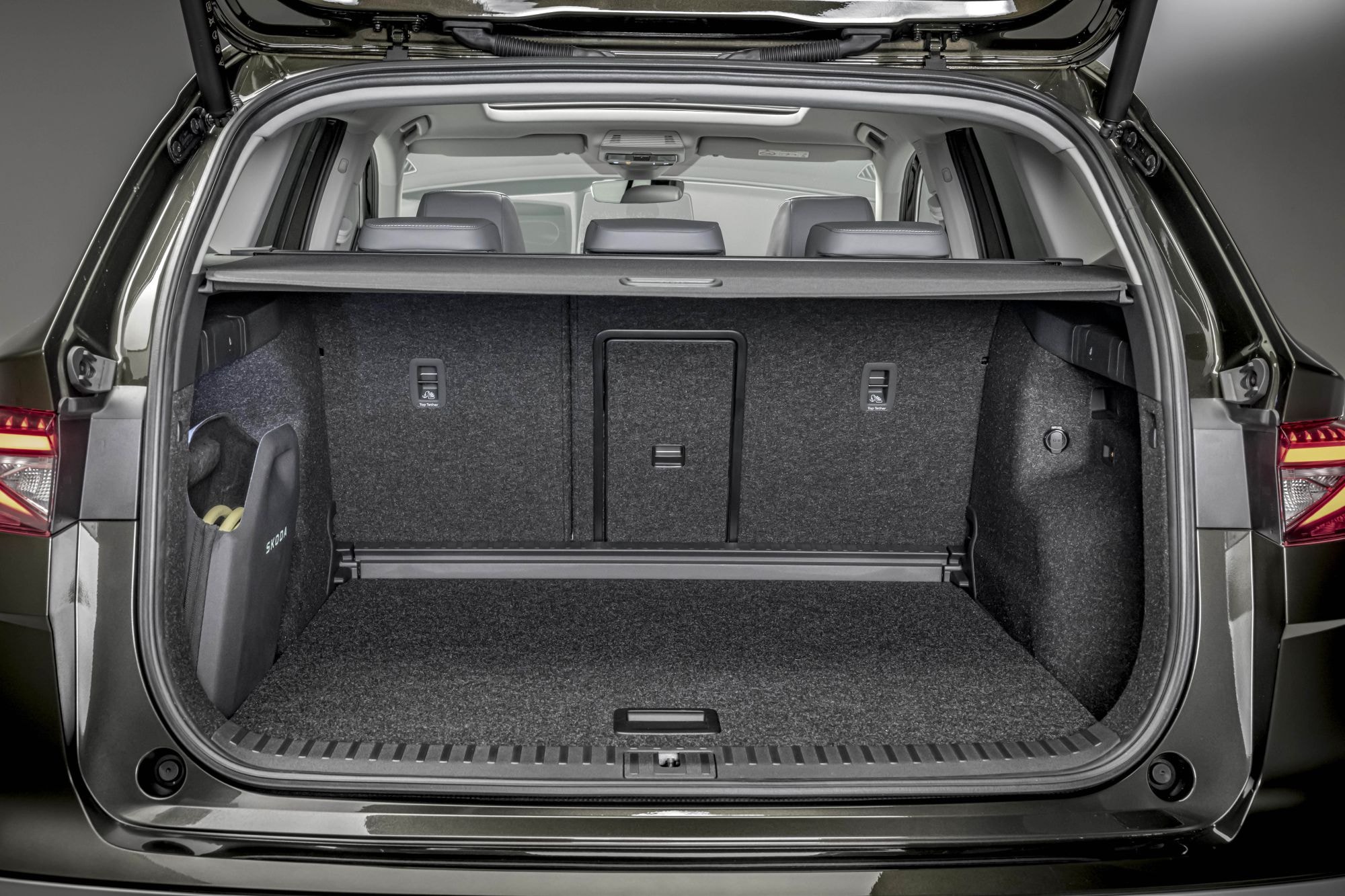 Asientos delanteros con diseño ergonómico en el Skoda Enyaq iV