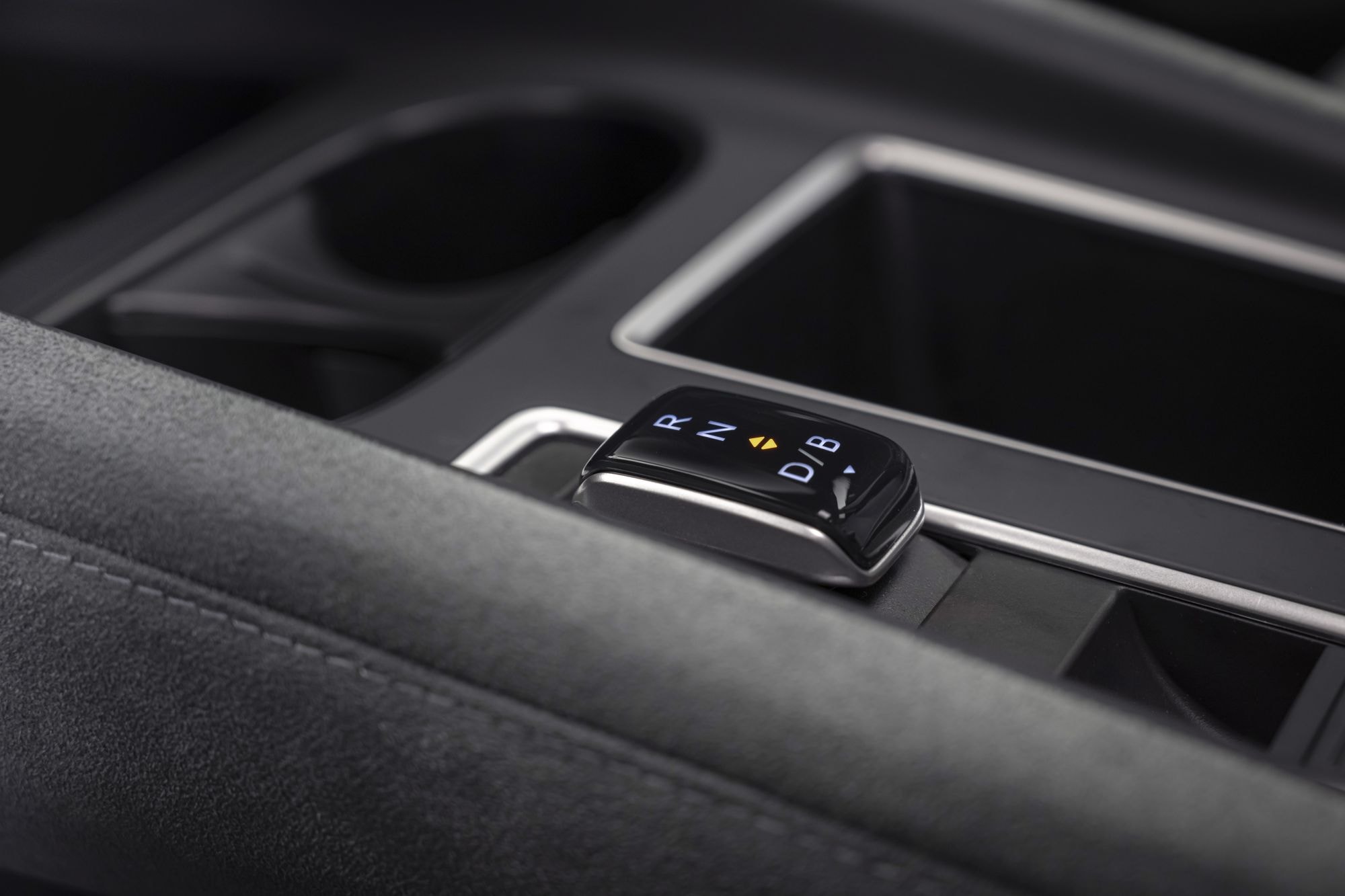 Asientos traseros del Skoda Enyaq iV con amplios compartimientos