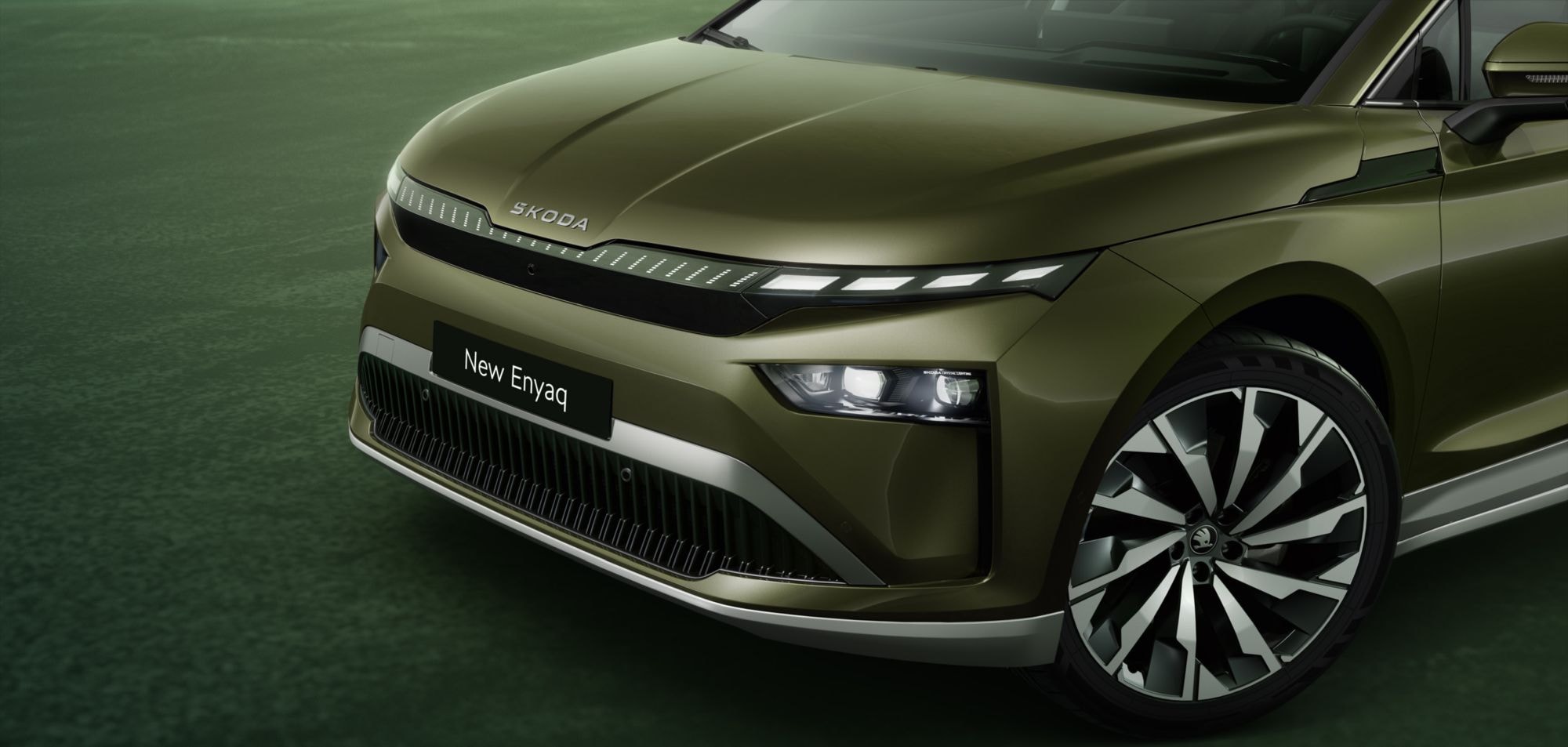 Interior del Enyaq iV que destaca por su espacio y distribución ergonómica.