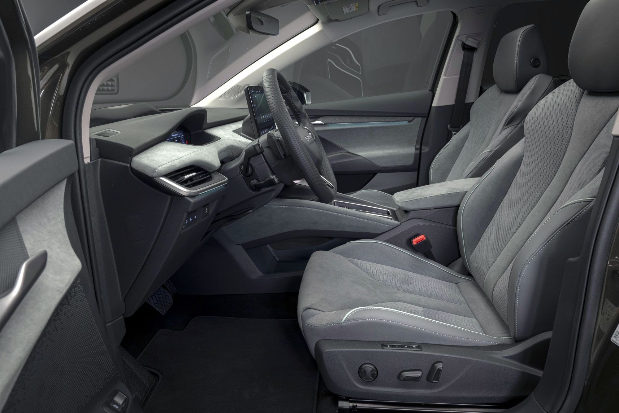 Volante ergonómico del Skoda Enyaq iV, diseñado para el confort