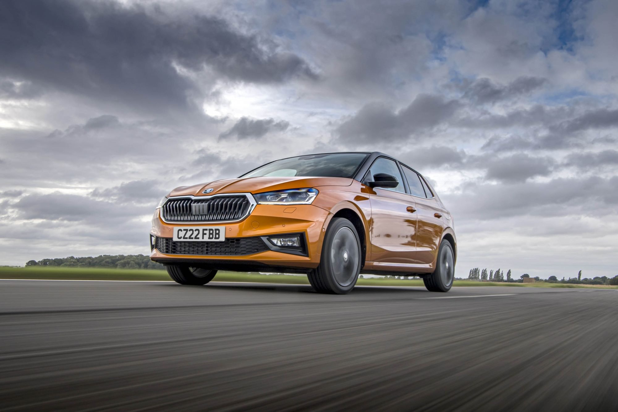 Interior del Skoda Fabia, mostrando el tablero y los acabados.