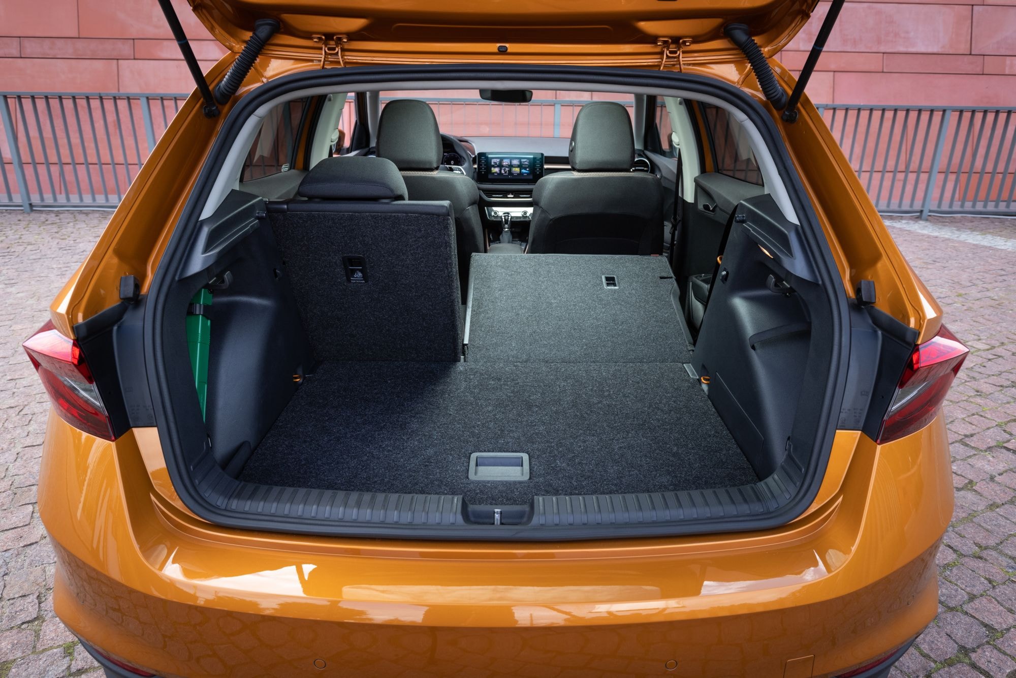 Tapa del tanque de combustible del Skoda Fabia, con fácil acceso.