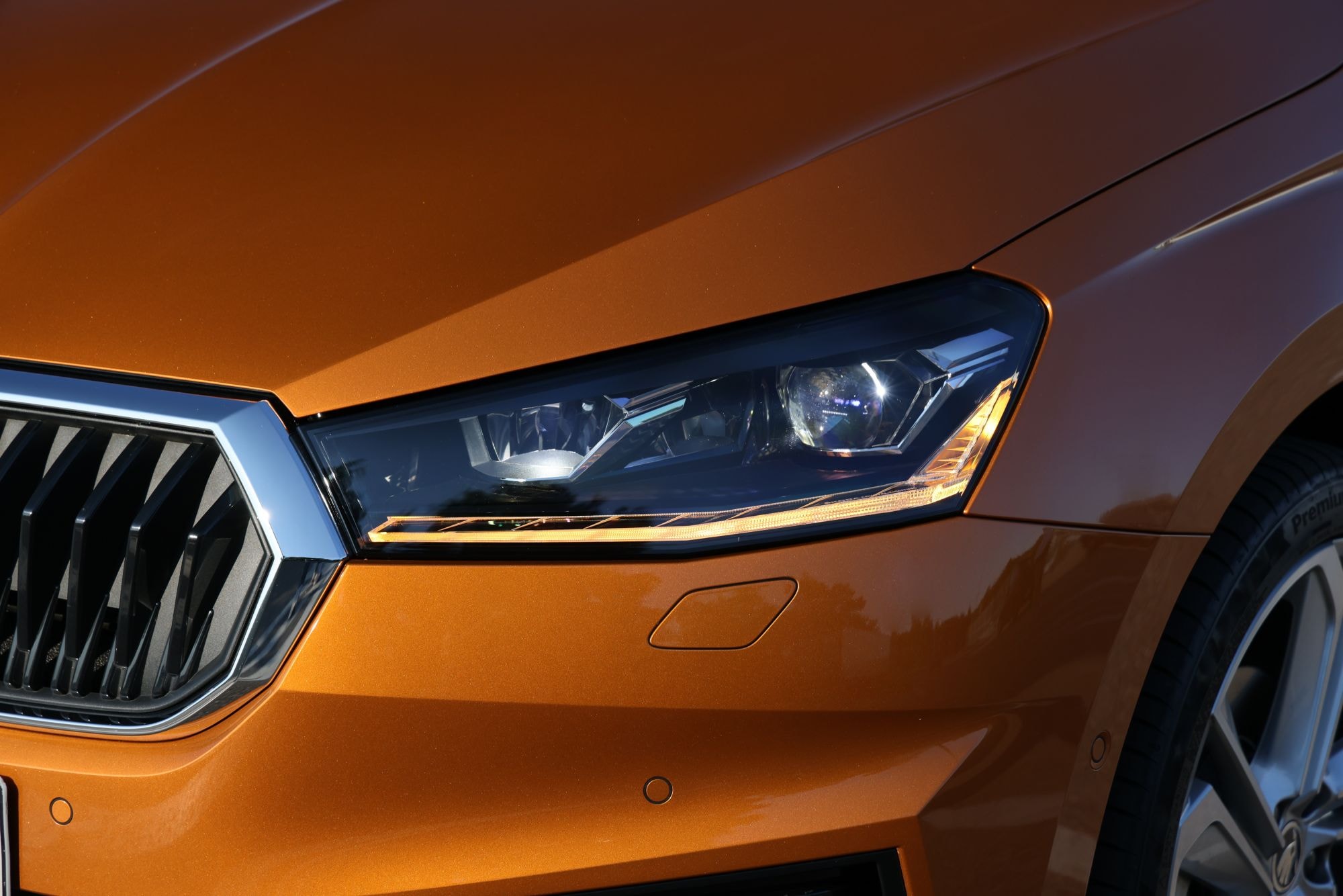 Diseño de las luces traseras del Skoda Fabia, ofreciendo modernidad.