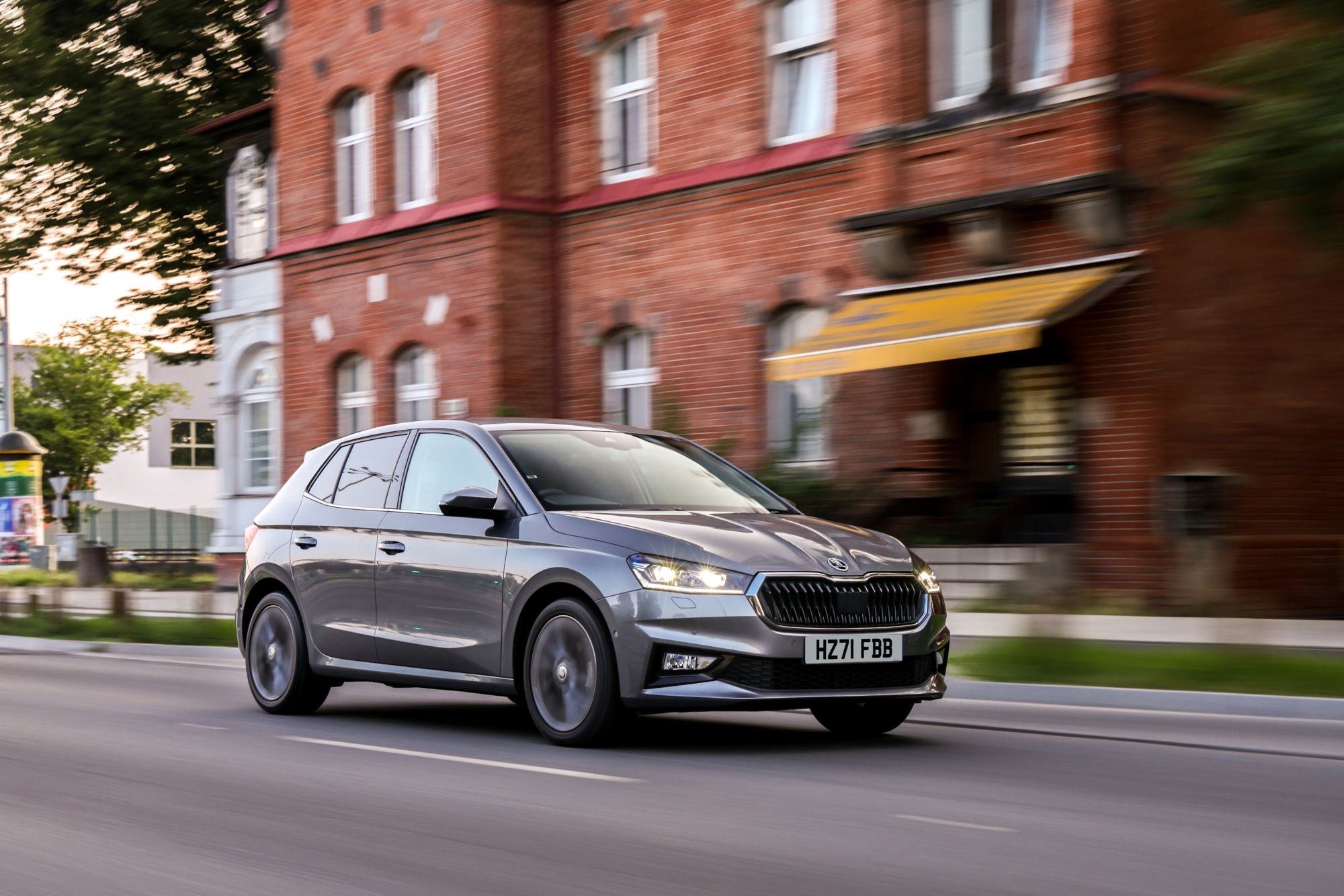 Frontal del Skoda Fabia, con diseño moderno y distintivo.