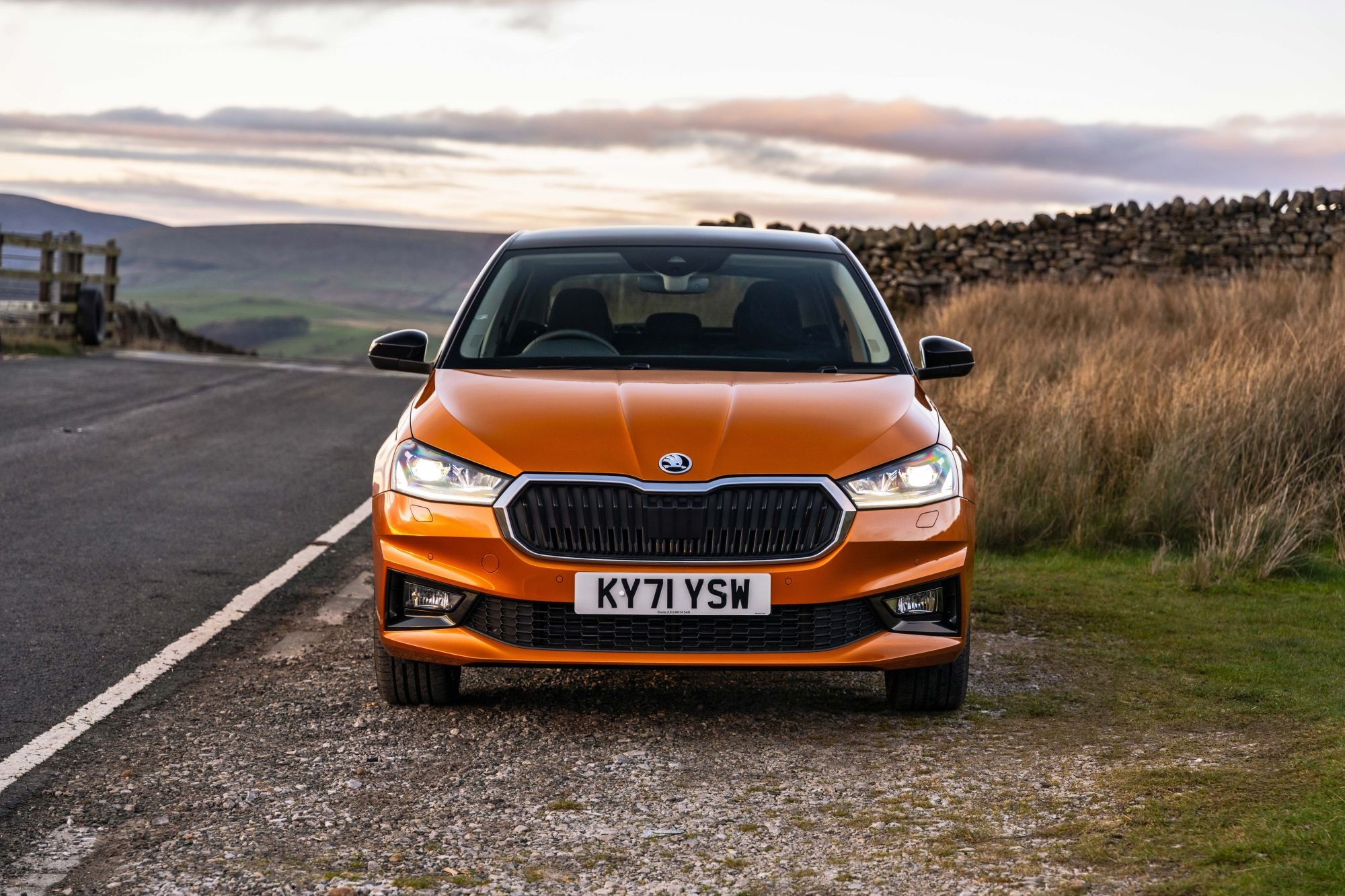 El Fabia destaca en el paisaje, con líneas fluidas y un diseño estilizado.