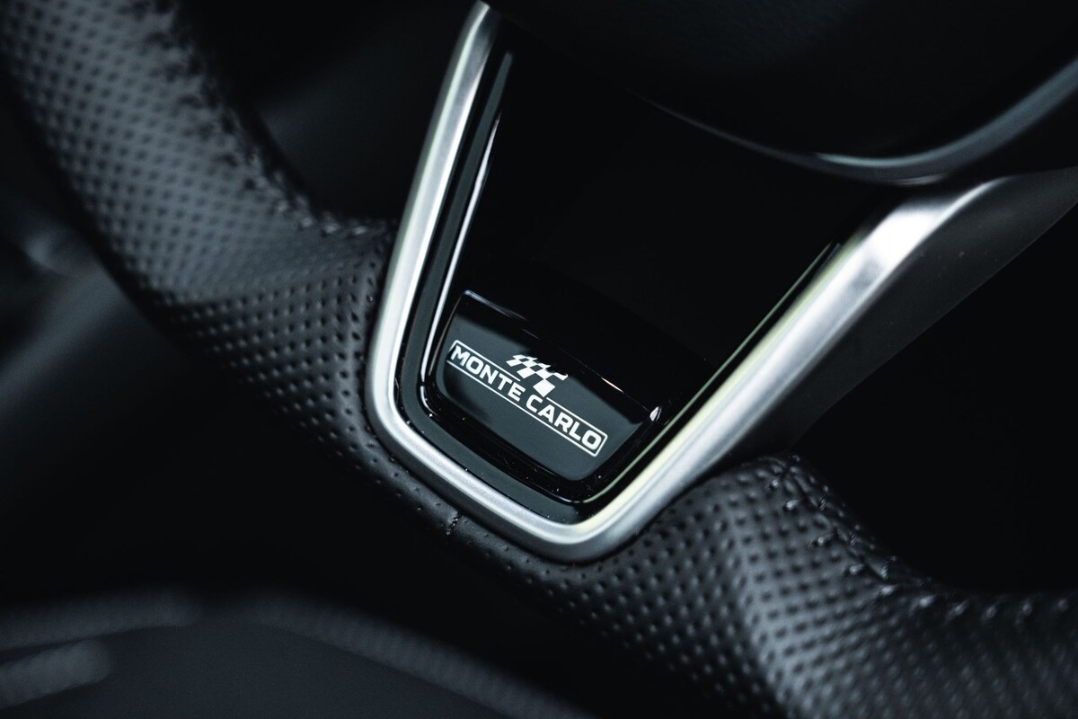 Panel de control de climatización, funcional y moderno. Panel de control de climatización, funcional y moderno.