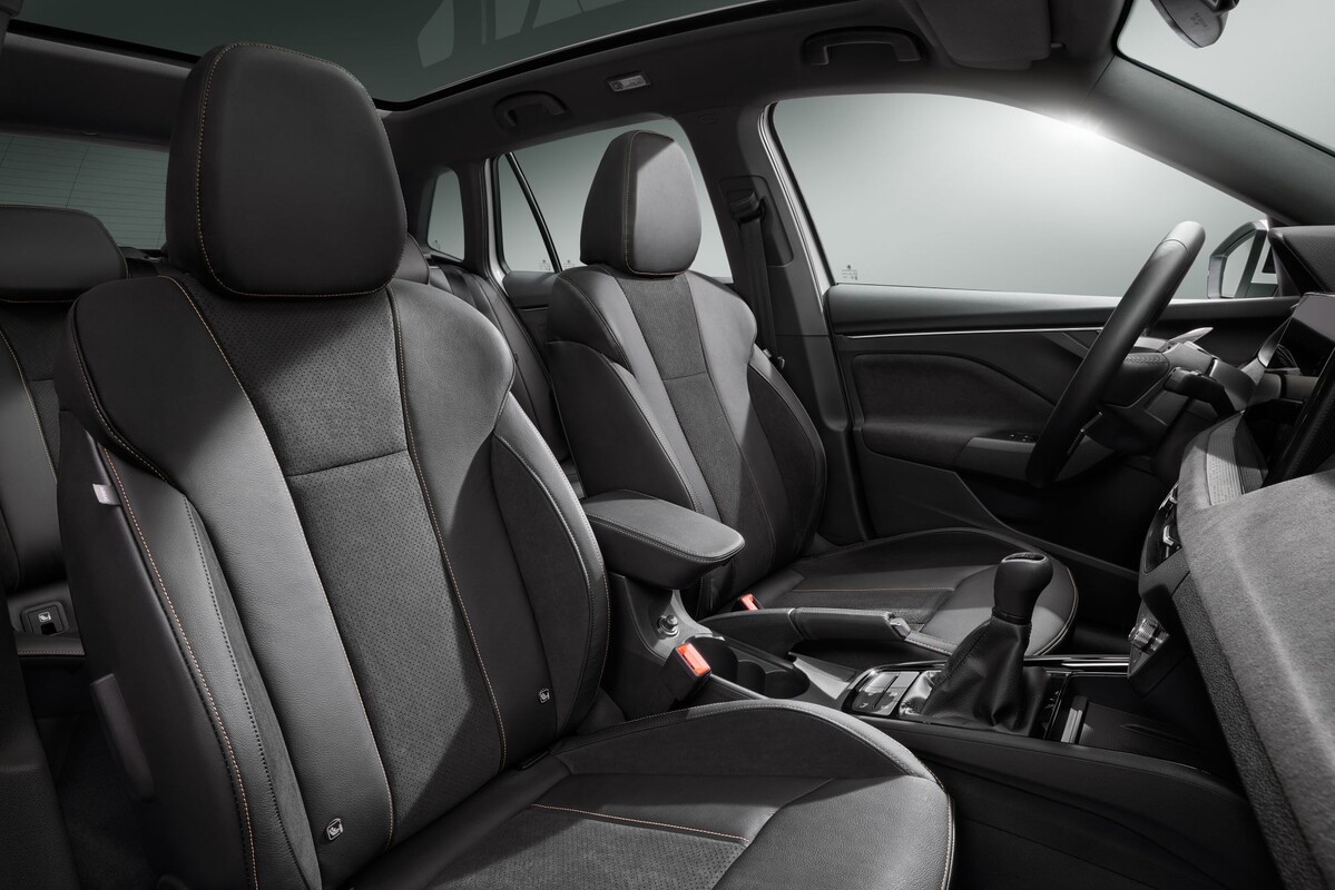 Vista del interior del Skoda Kamiq, con asientos deportivos que ofrecen un excelente soporte. Vista del interior del Skoda Kamiq, con asientos deportivos que ofrecen un excelente soporte.
