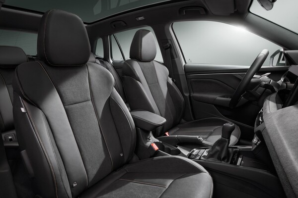 Vista del interior del Skoda Kamiq, con asientos deportivos que ofrecen un excelente soporte. Vista del interior del Skoda Kamiq, con asientos deportivos que ofrecen un excelente soporte.