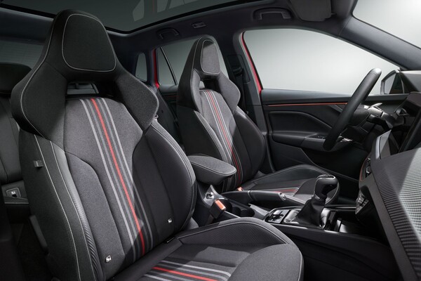 Interior del Skoda Kamiq, elegante y ergonómico, ideal para viajes cómodos. Interior del Skoda Kamiq, elegante y ergonómico, ideal para viajes cómodos.