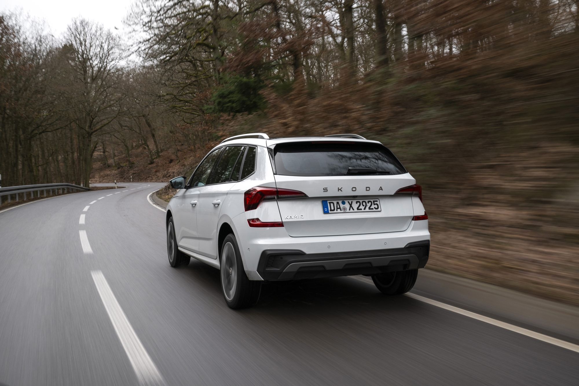 Parte trasera del Skoda Kamiq, con líneas elegantes y un diseño sofisticado.