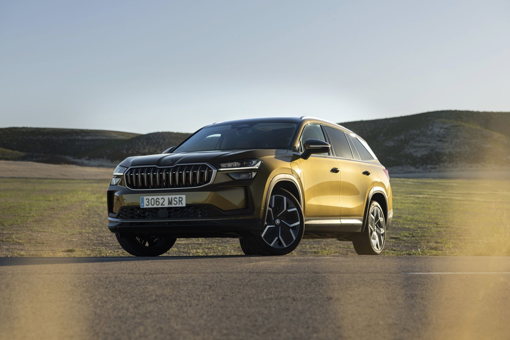 Versátil diseño del Skoda Kodiaq híbrido, combinando elegancia y robustez.