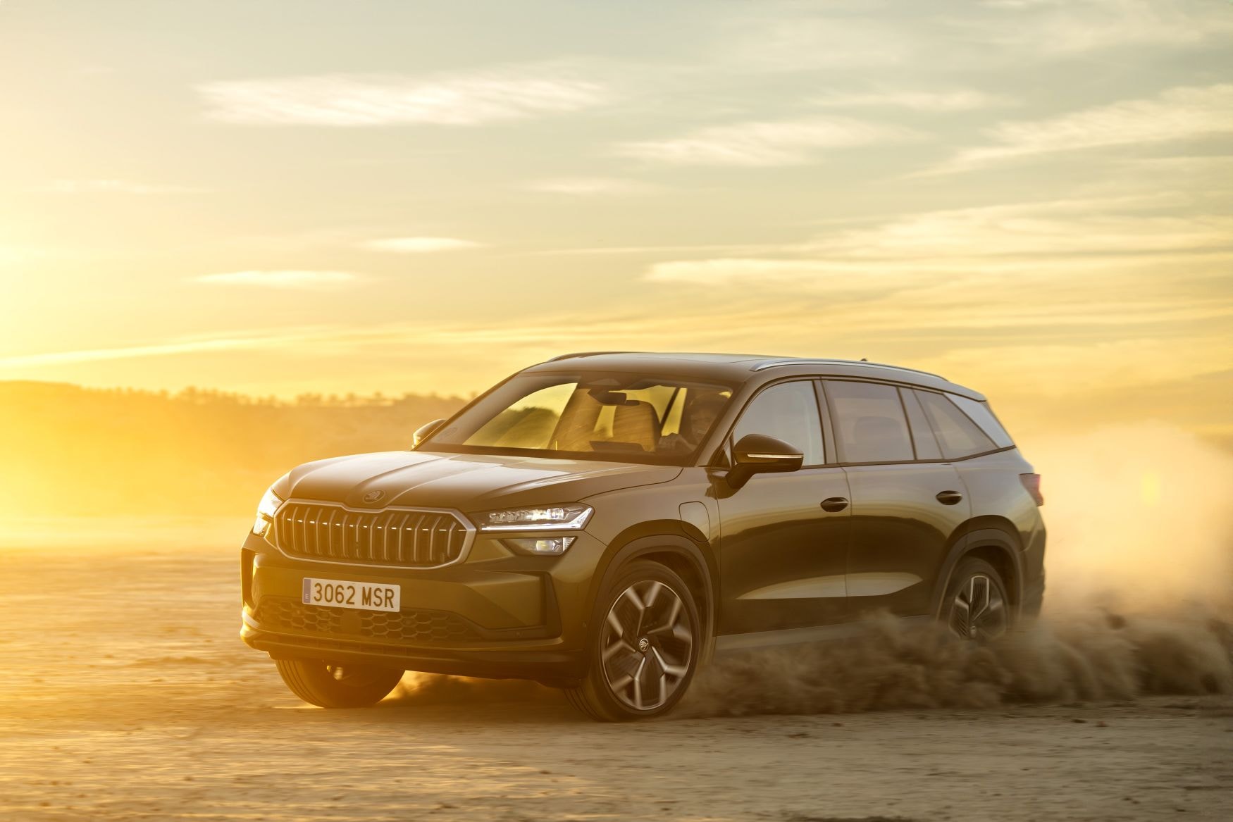 Pantalla digital del Skoda Kodiaq híbrido, muestra información de conducción precisa.