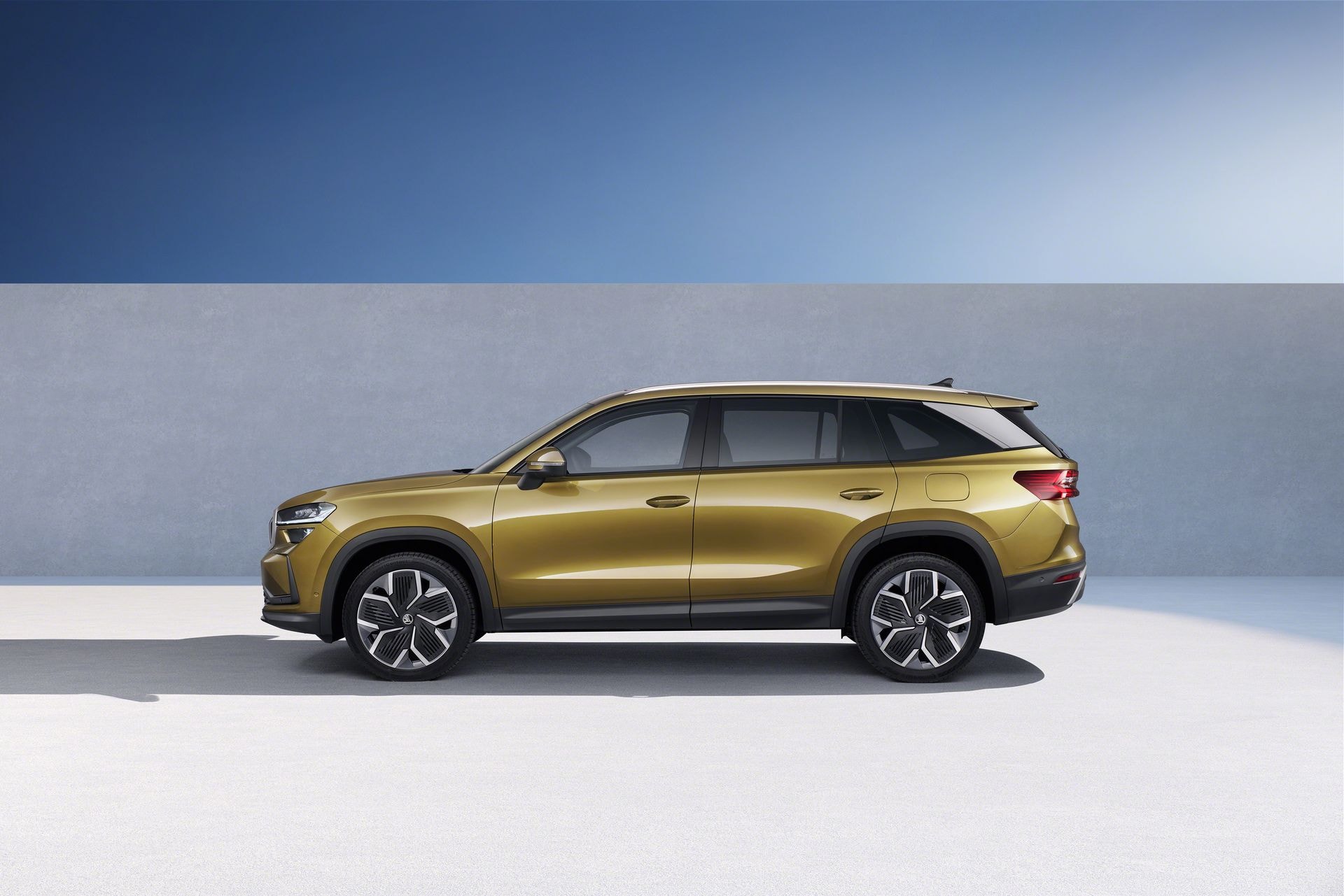 Silueta distintiva del Skoda Kodiaq en un entorno estilizado.