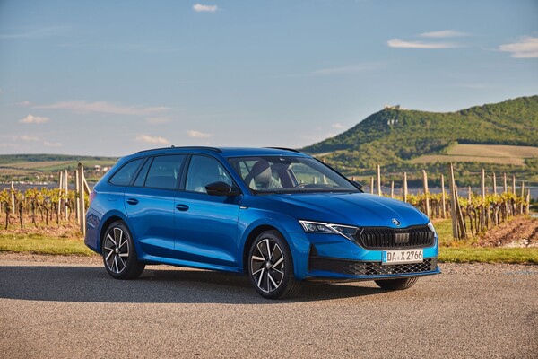 Línea fluida del Skoda Octavia Combi, una mezcla de elegancia y funcionalidad. Línea fluida del Skoda Octavia Combi, una mezcla de elegancia y funcionalidad.
