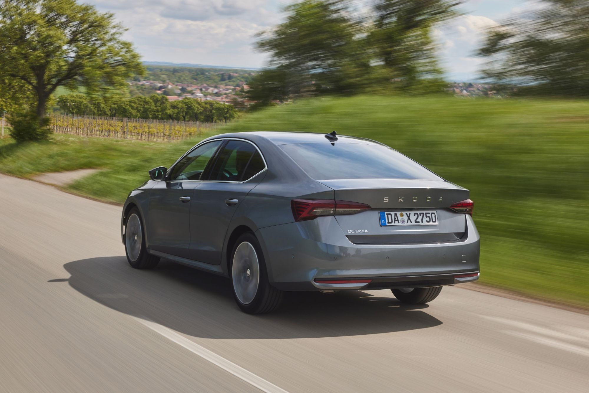 Frontal del Skoda Octavia, con parrilla distintiva y sofisticada.