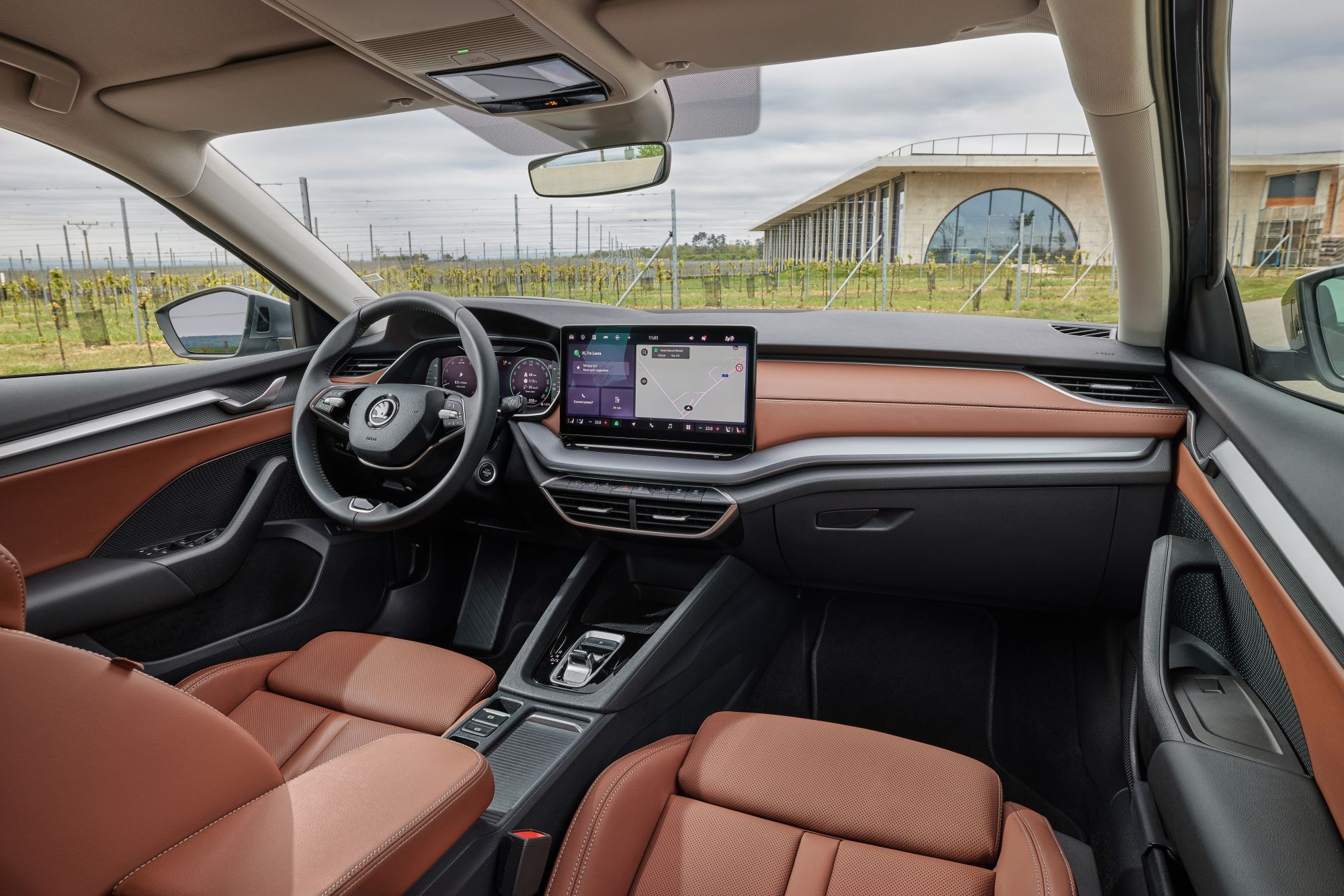 Interior al estilo deportivo del Skoda Octavia, ideal para un manejo dinámico