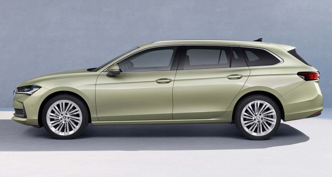 Líneas elegantes y estilizadas en el lateral del Skoda Superb Combi.