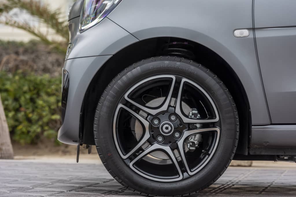 Detalle de las llantas exclusivas del Smart EQ Fortwo Cabrio.