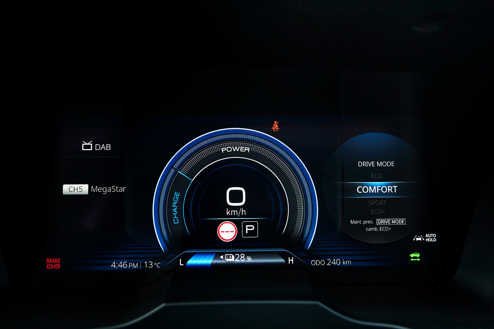 Pantalla digital en modo confort, con información detallada.