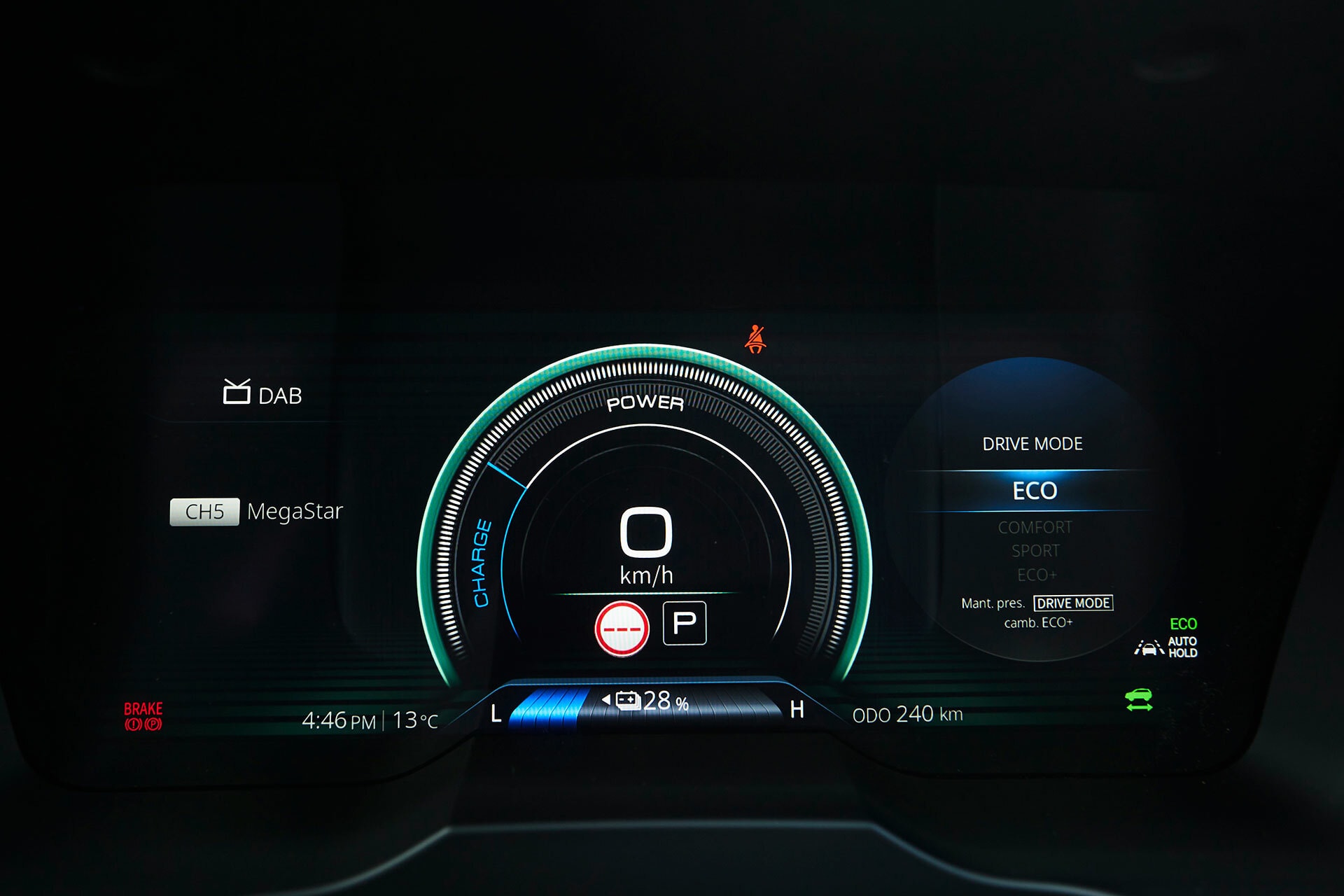 Pantalla digital en modo ECO, resaltando la eficiencia energética.