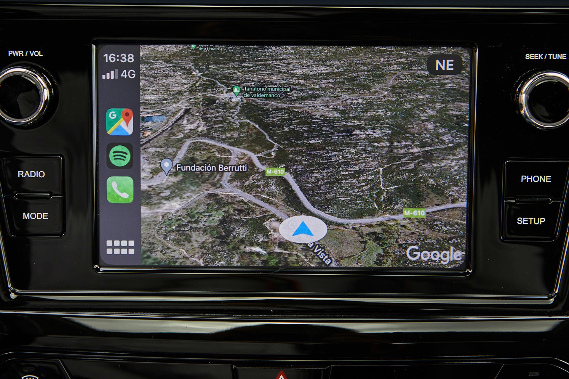 Vista del moderno sistema de infotainment.