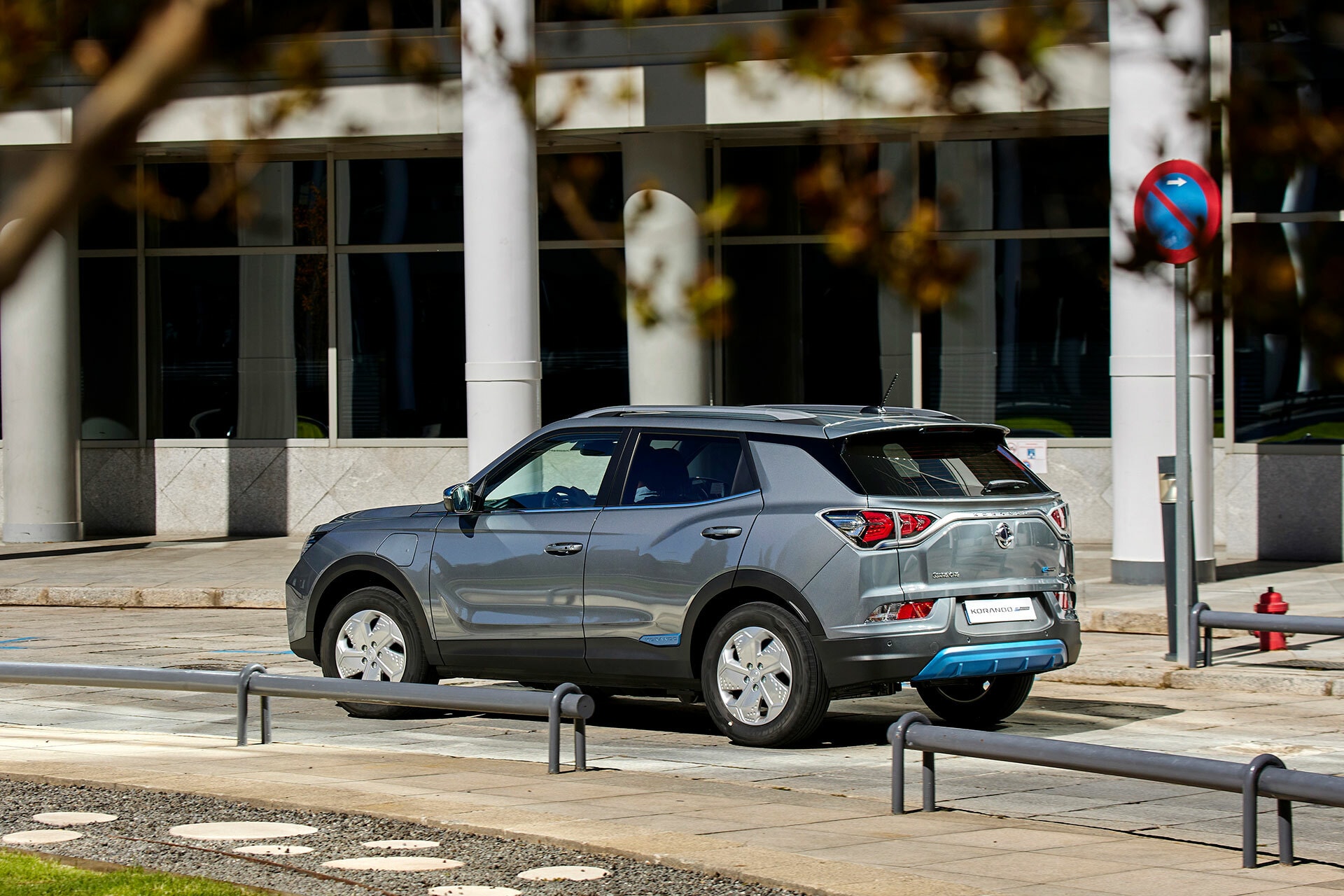 Imagen dinámica del SsangYong Korando desde el frontal y lateral
