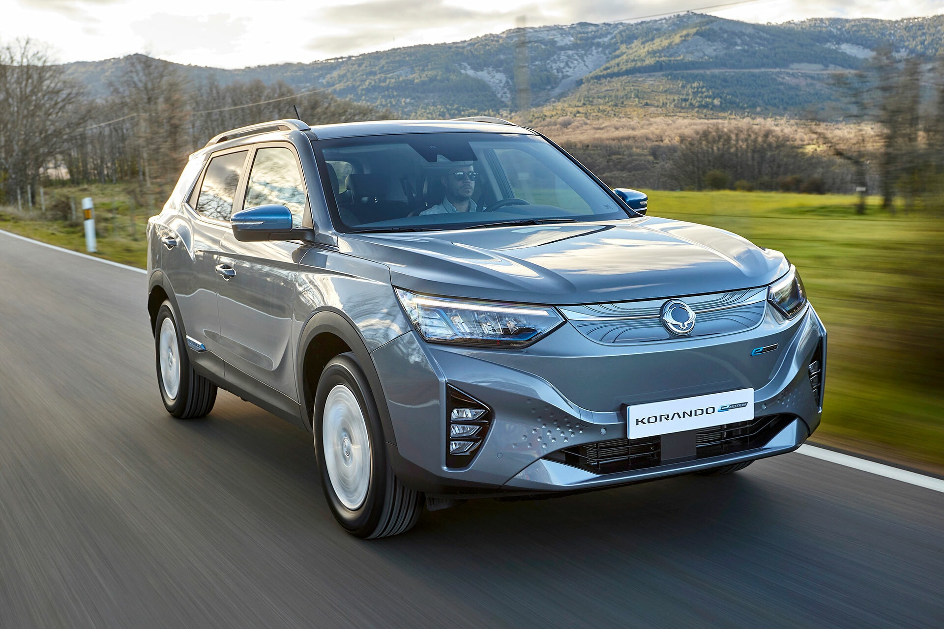 Vista dinámica del SsangYong Korando en carretera