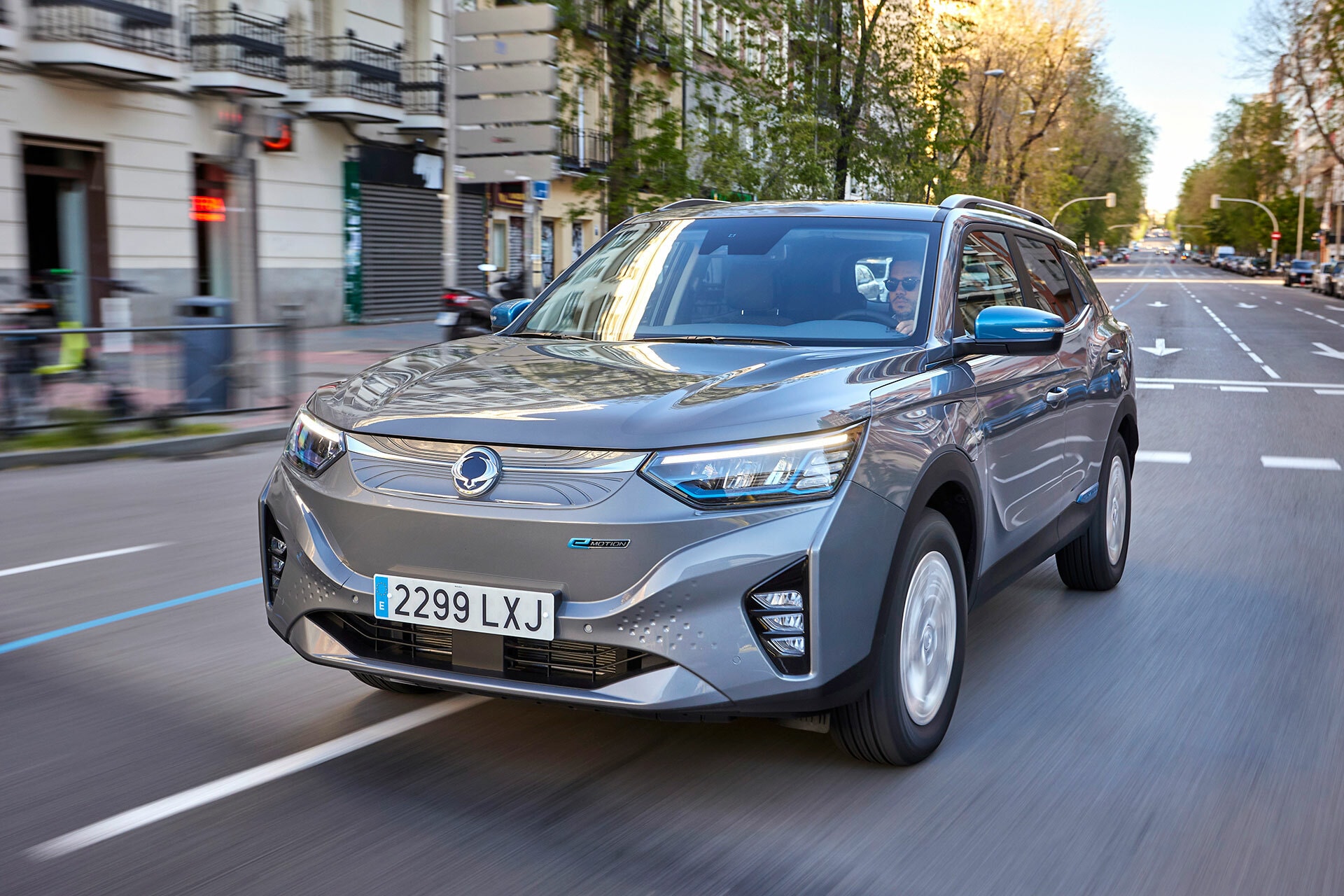 SsangYong Korando mostrando su iluminación y diseño nocturno