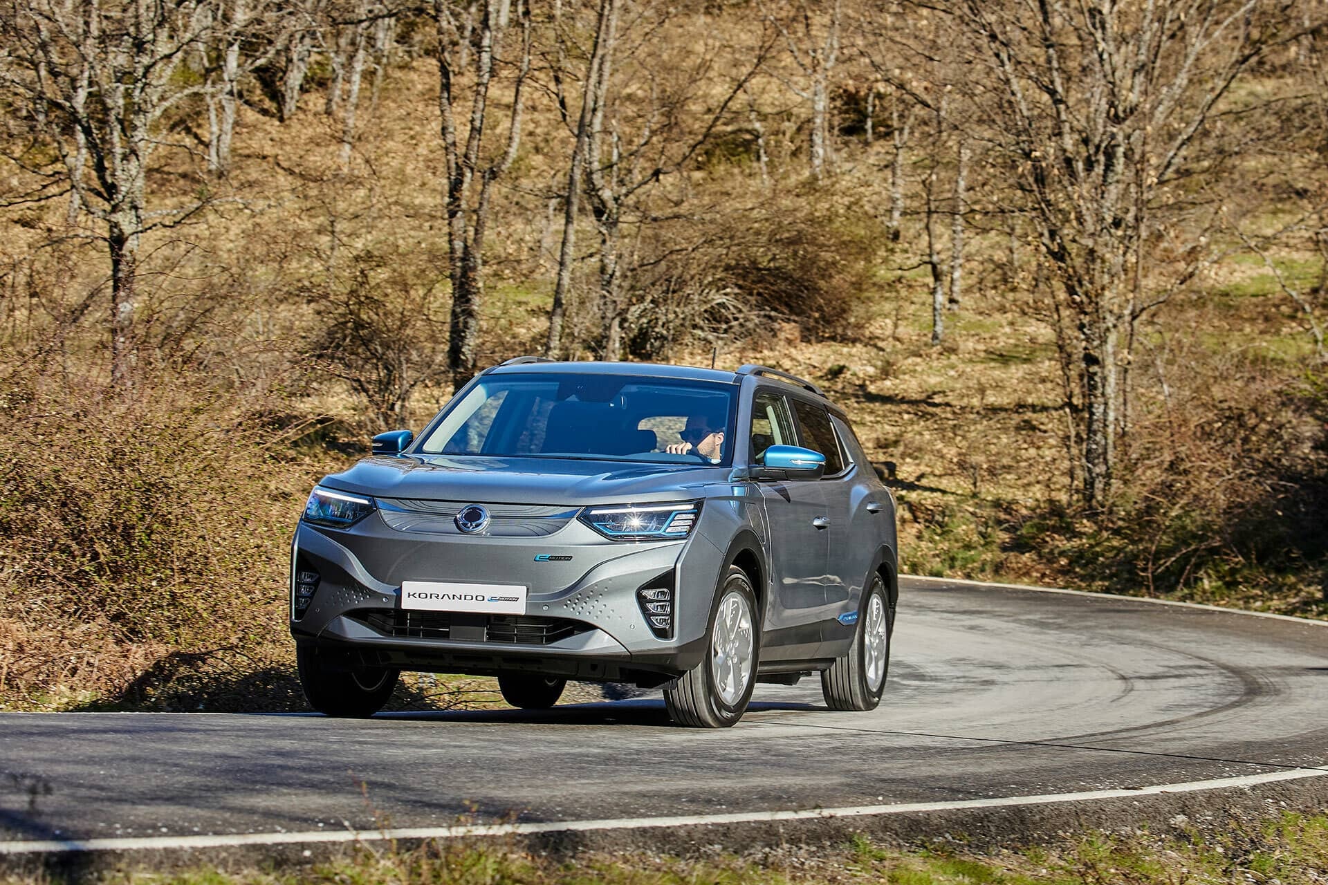 Perfil lateral del Korando capturado al tomar una curva.