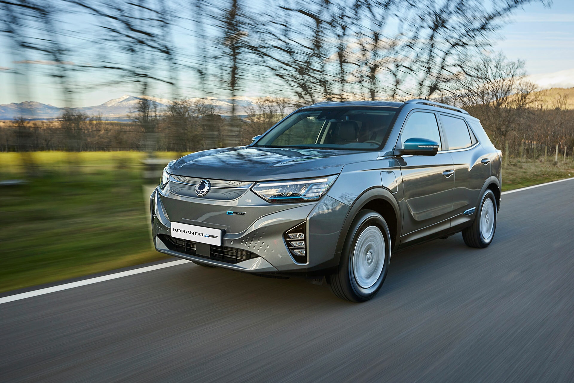 El SsangYong Korando en lateral captado a alta velocidad.
