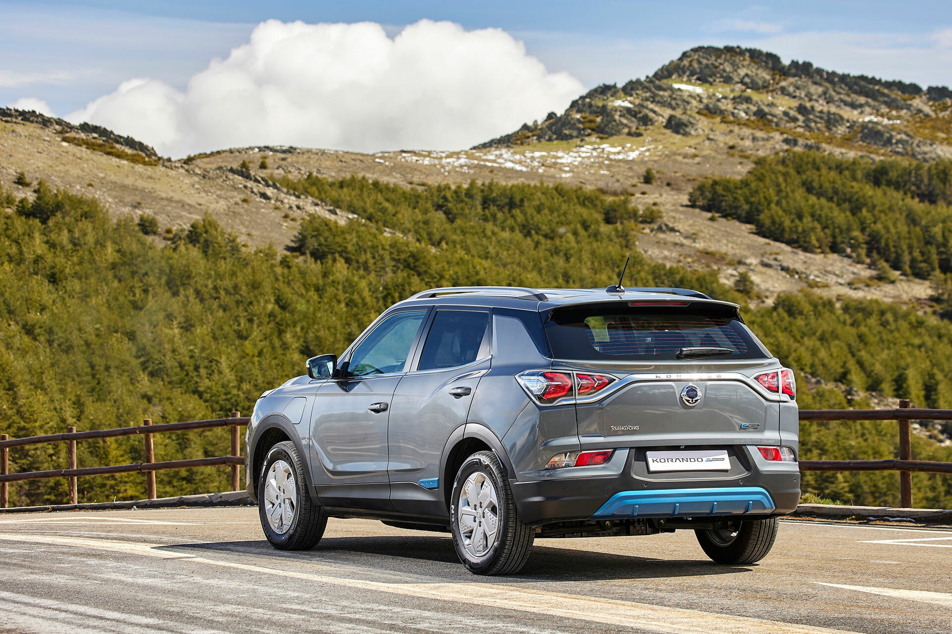 El SsangYong Korando en un entorno natural, exhibiendo su capacidad y estilo