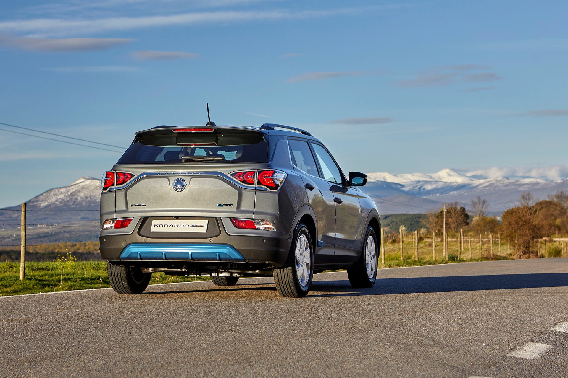 Detalle de la trasera del SsangYong Korando, con énfasis en los faros traseros y el portón.