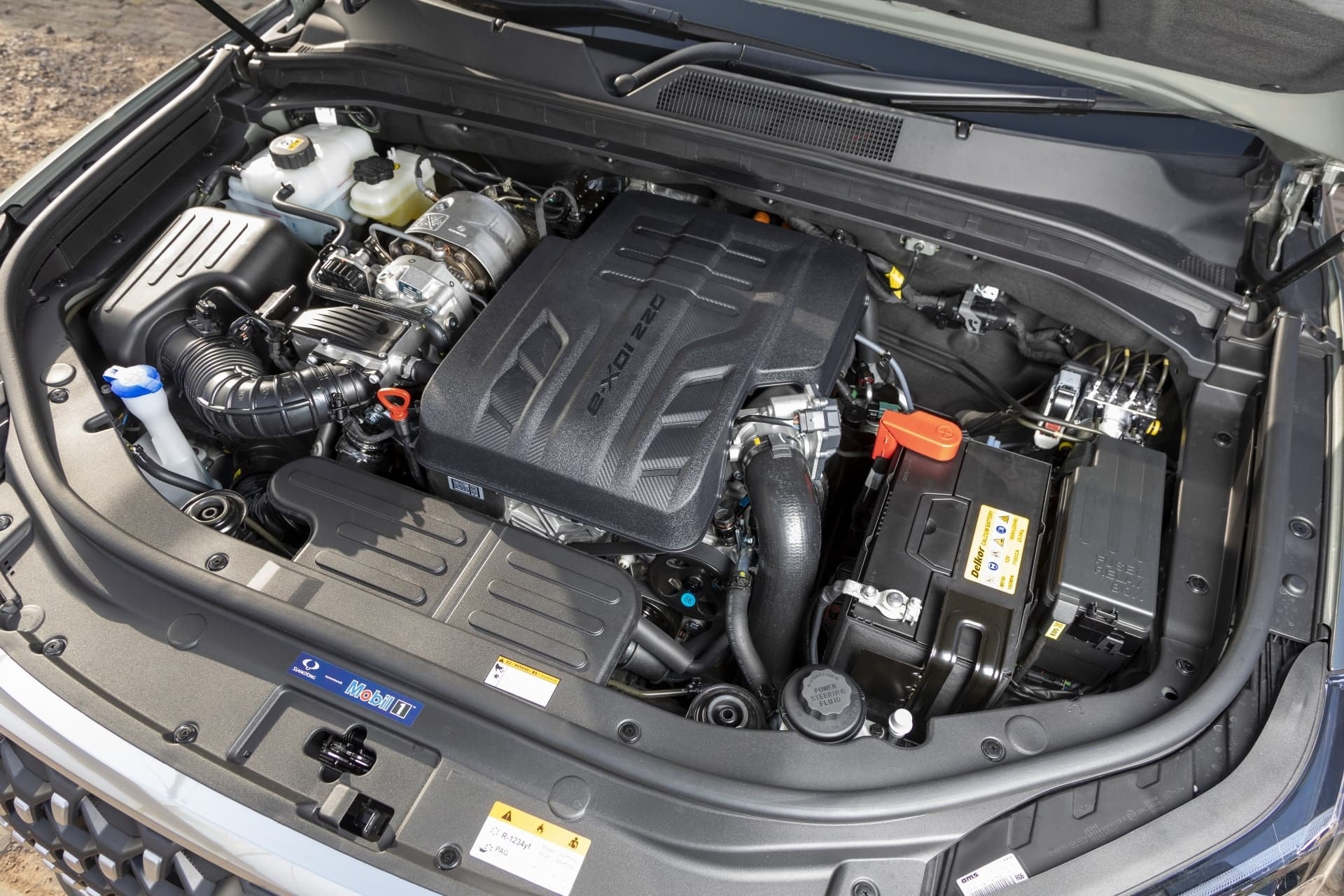 Vista del propulsor diésel del SsangYong Rexton, reflejando potencia y eficiencia.