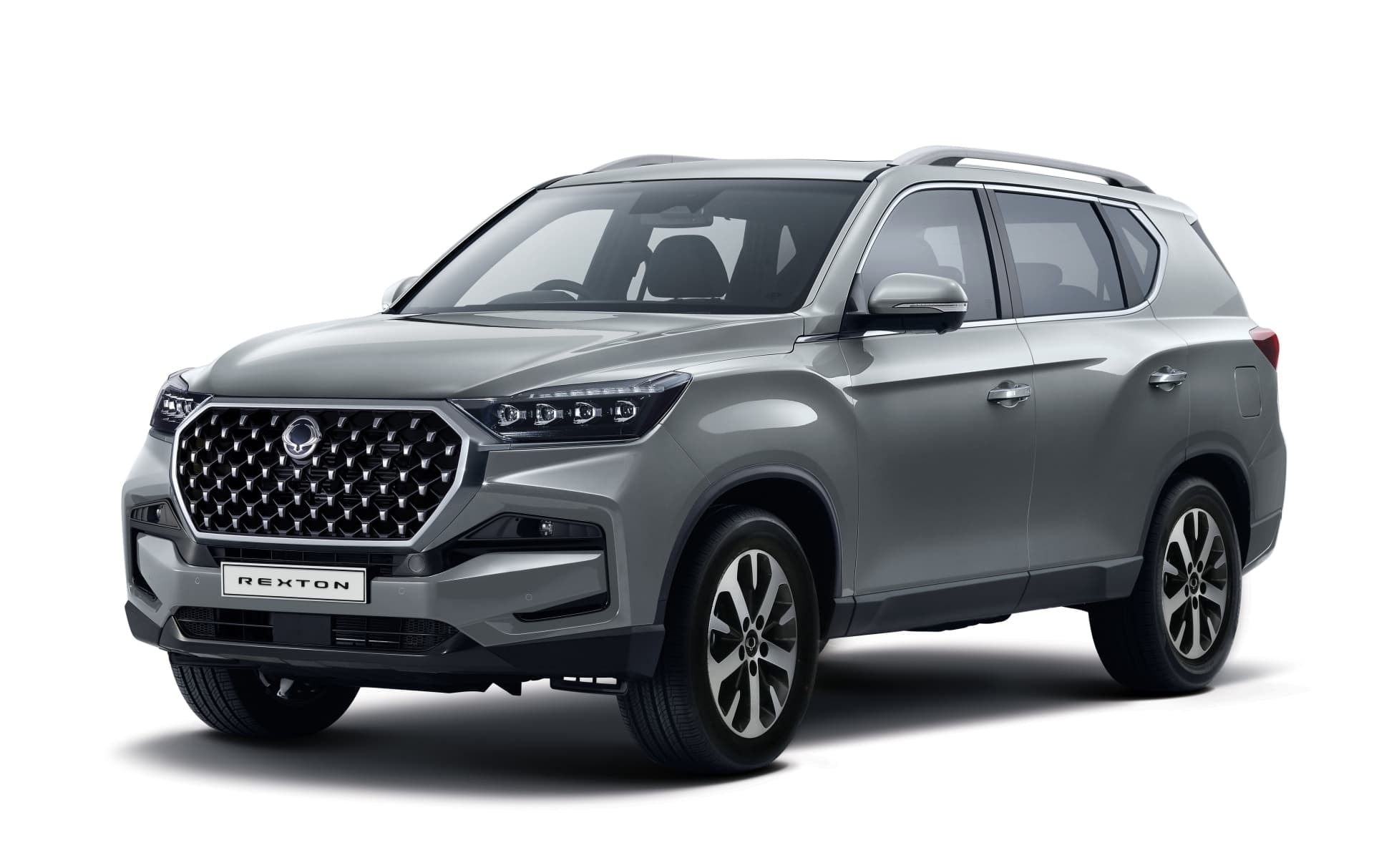 Vista en ángulo del Rexton en color gris.