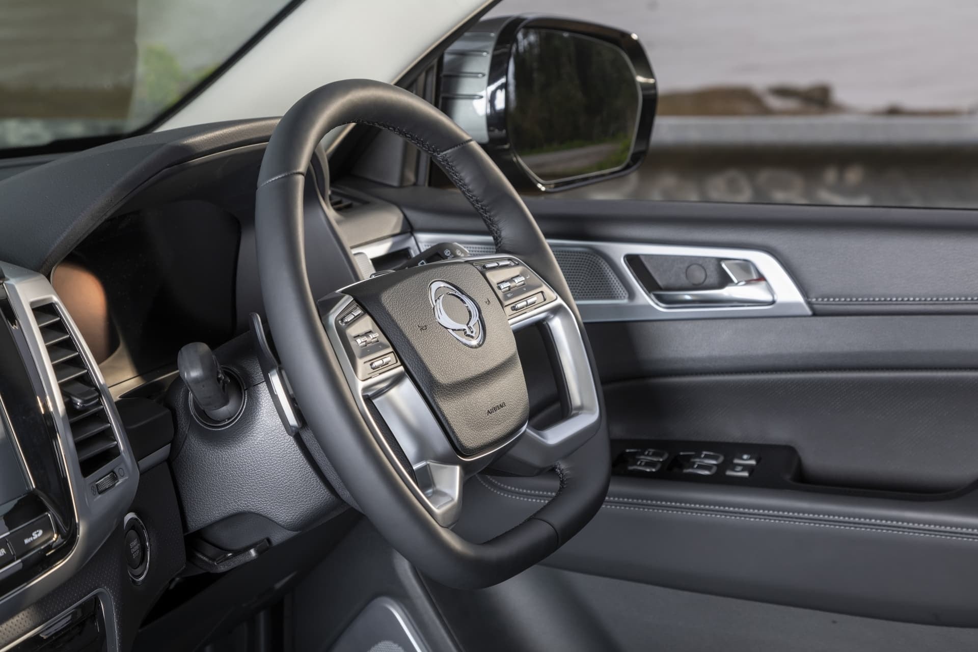 Volante del SsangYong Rexton con acabados de alta calidad.