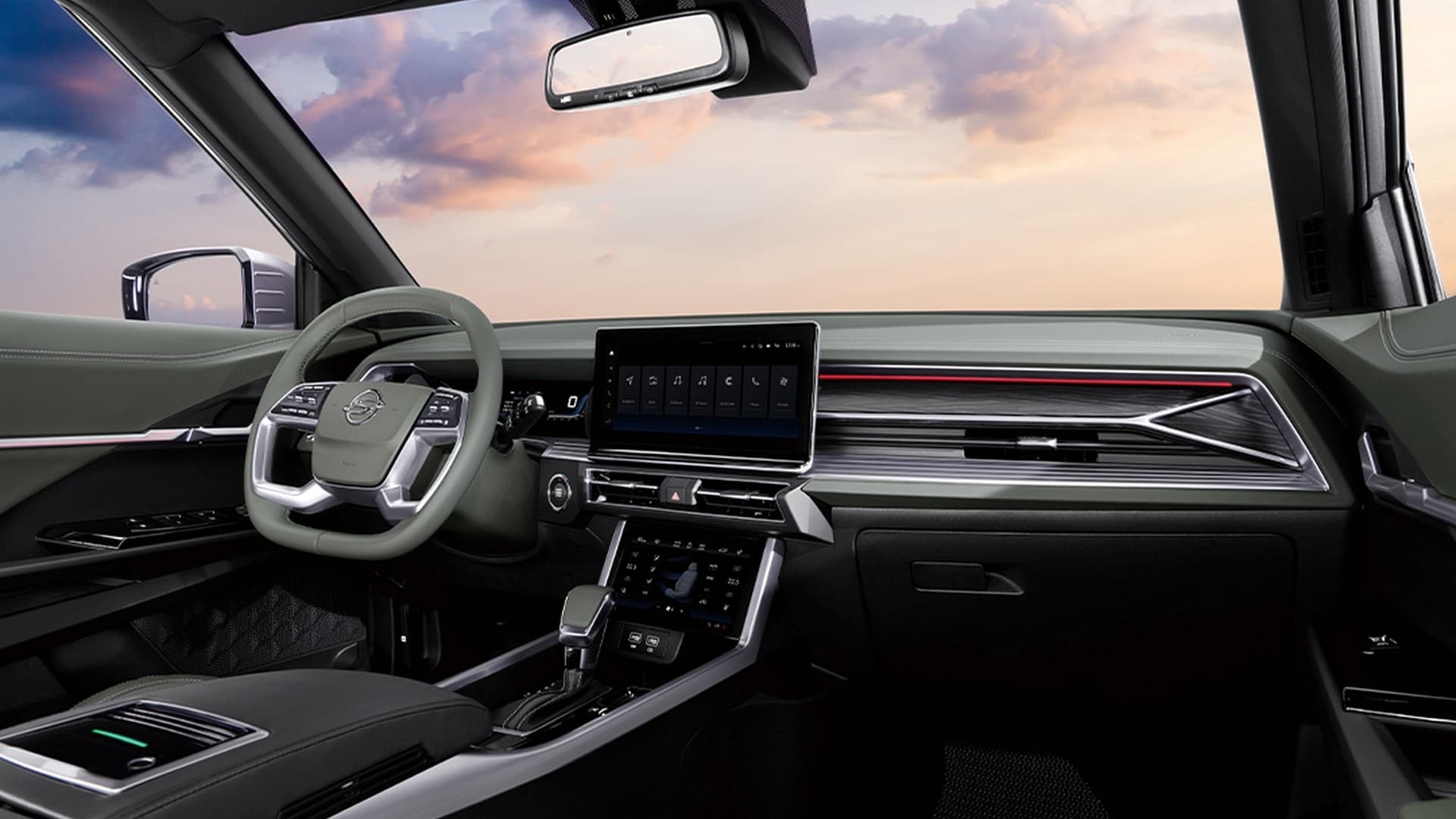 El interior del Torres iluminado al atardecer resalta su sofisticada tecnología.