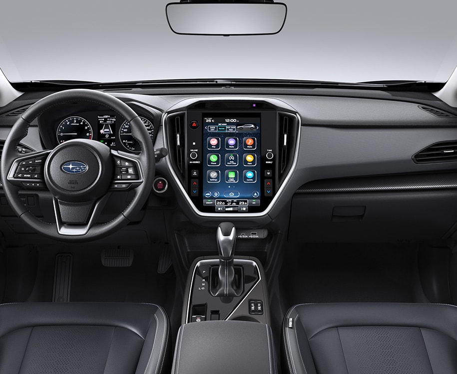 Subaru Crosstrek en un entorno montañoso, listo para la aventura.