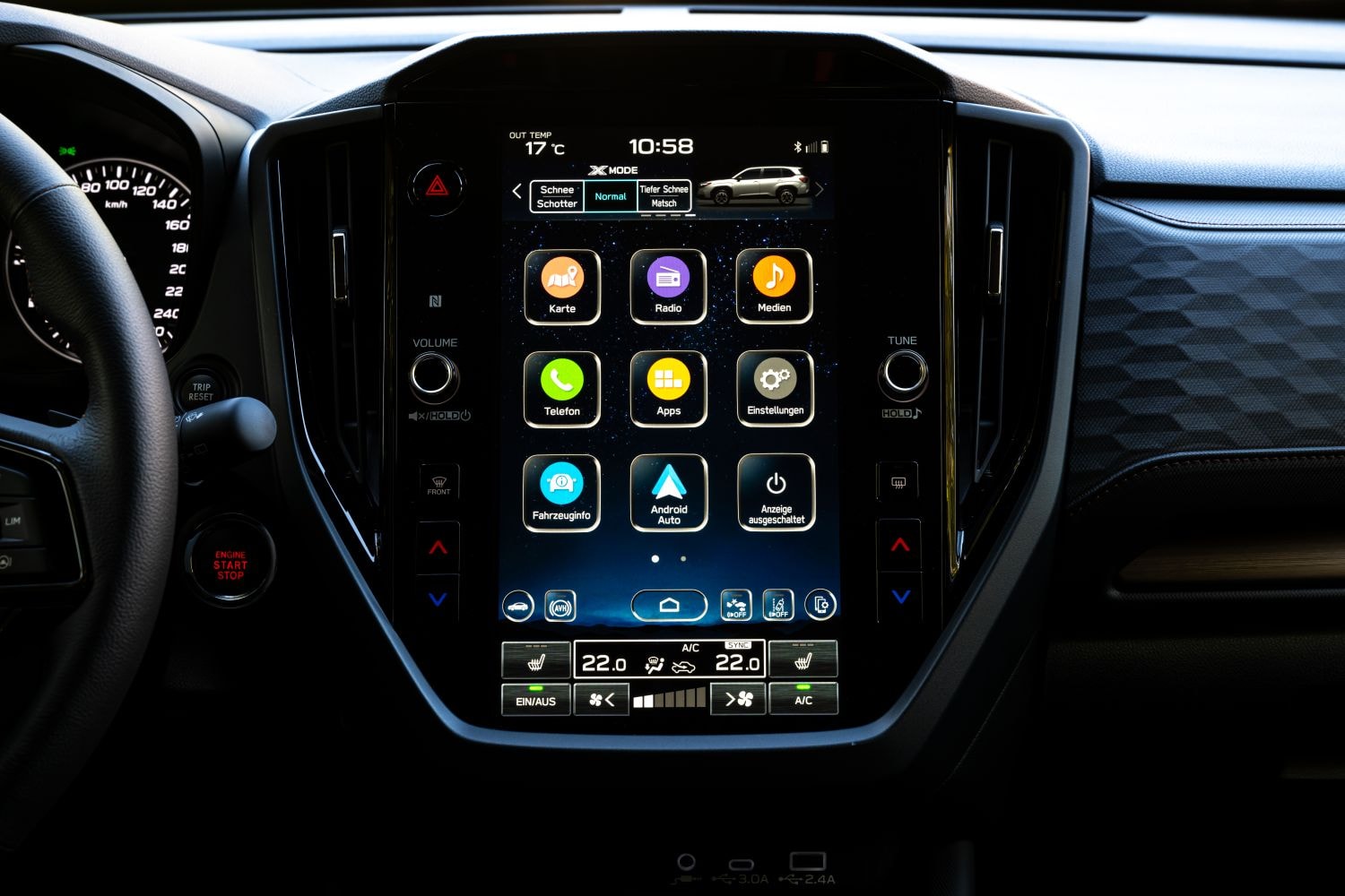 Subaru Forester explorando senderos, equipamiento ideal para todoterreno.