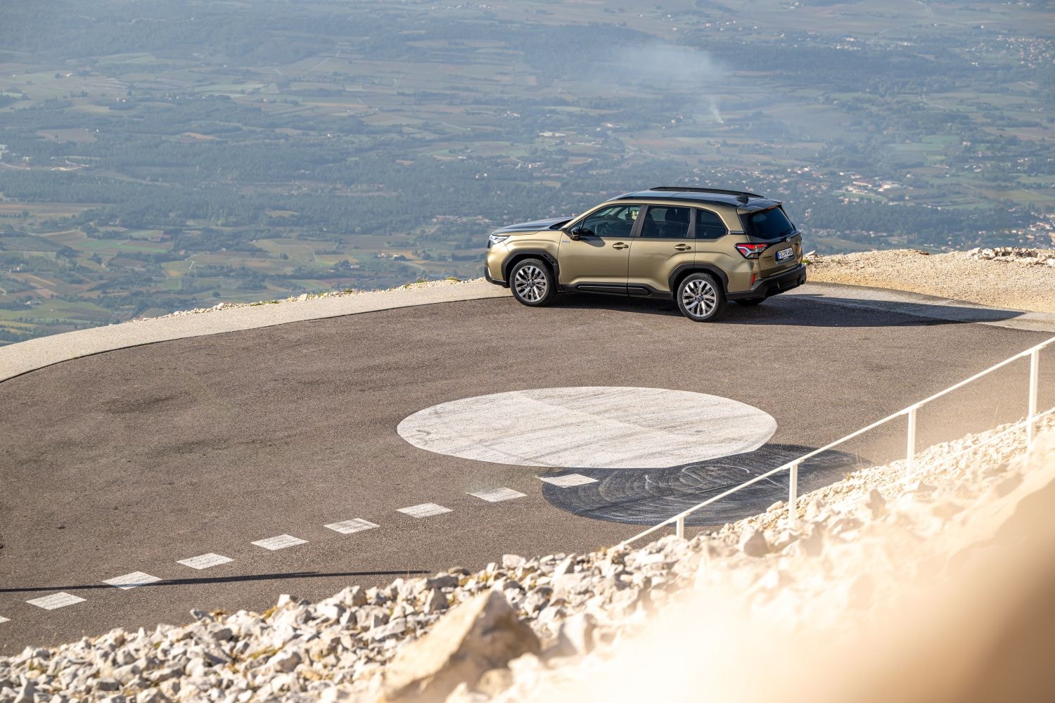 Panel de instrumentos del Subaru Forester con tecnología avanzada para una conducción segura.