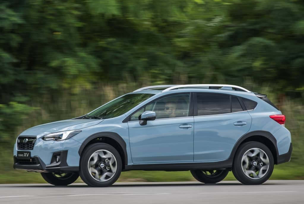 Perfil del Subaru XV destacando su diseño lateral.