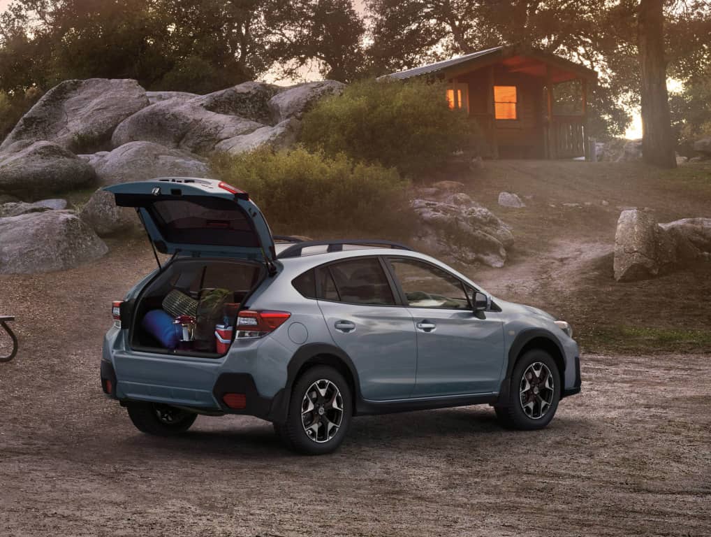 Maletero del Subaru XV abierto mostrando amplio espacio de carga.