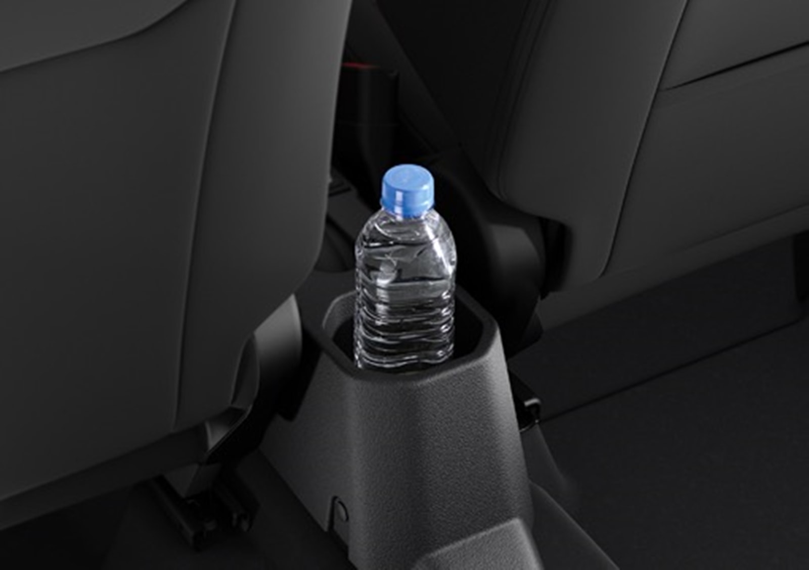 Vista del portabebidas integrado en la parte trasera.