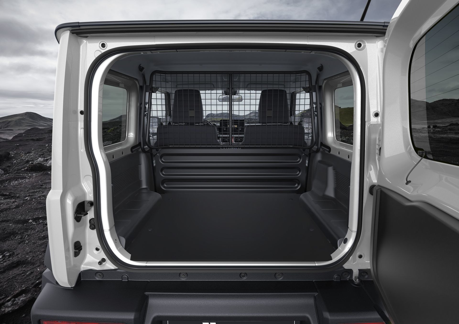 El Jimny PRO destaca en condiciones adversas con su robusto diseño.