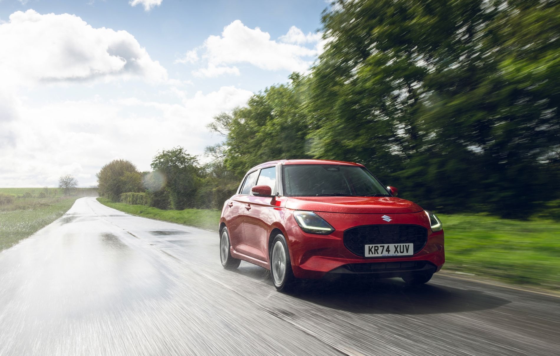 El perfil del Swift exhibe líneas modernas y una postura atlética.